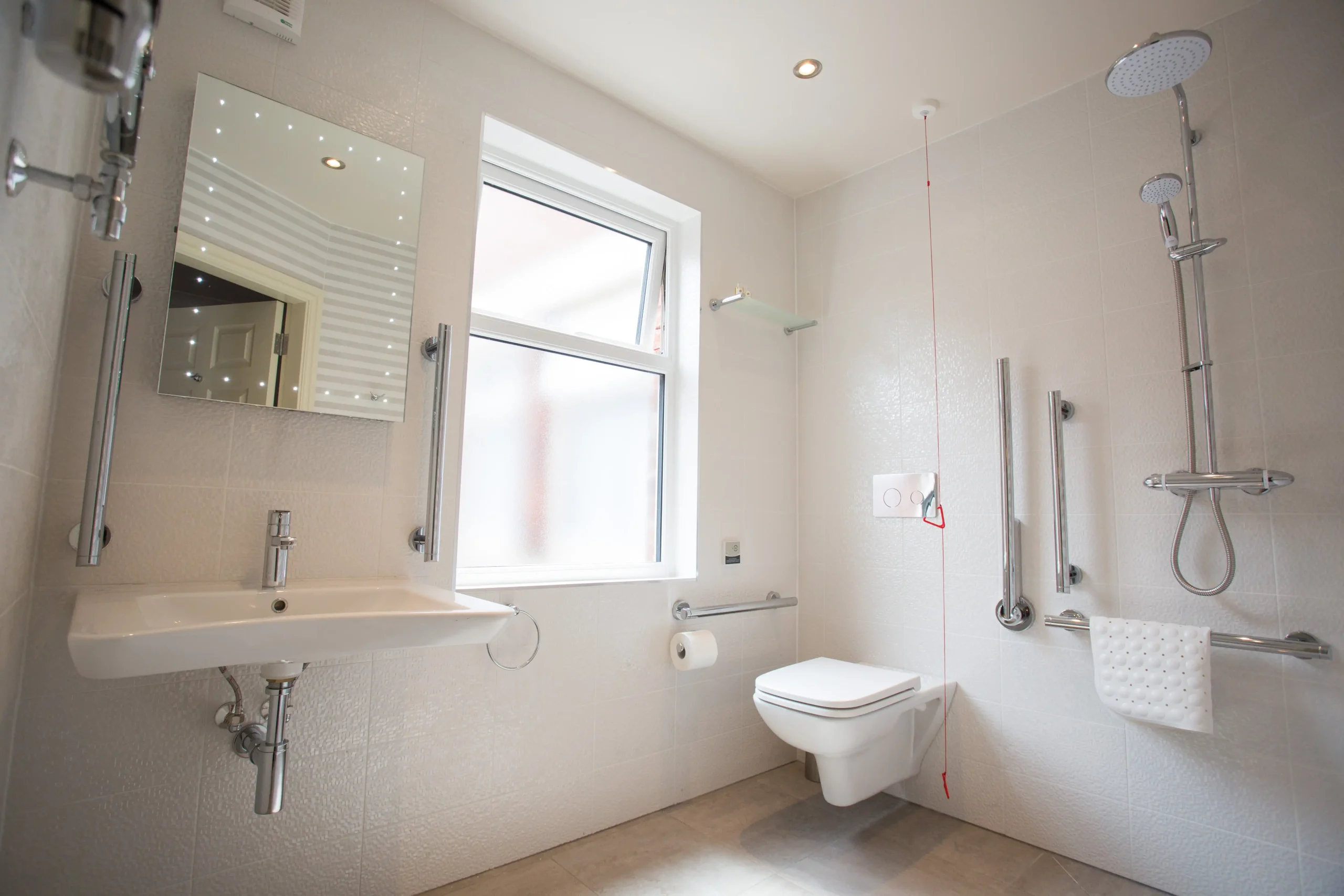 simple-hotel-bathroom-interior-with-white-walls-wi-2025-02-02-15-21-46-utc simple-hotel-bathroom-interior-with-white-walls-wi-2025-02-02-15-21-46-utc
